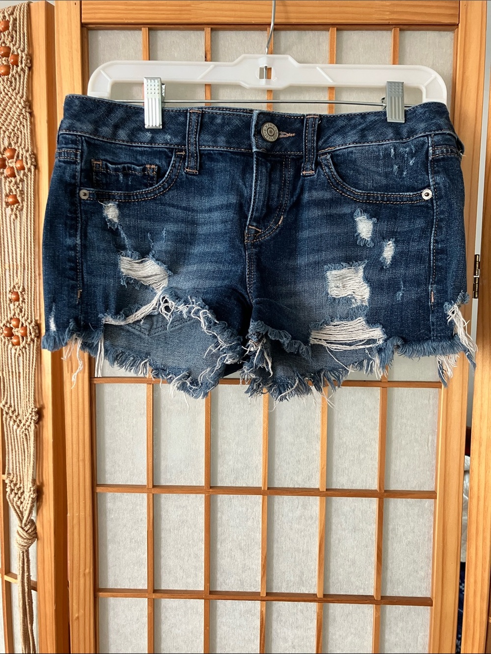 Express Size 2 Bootie Shorts Distressed Denim EUC